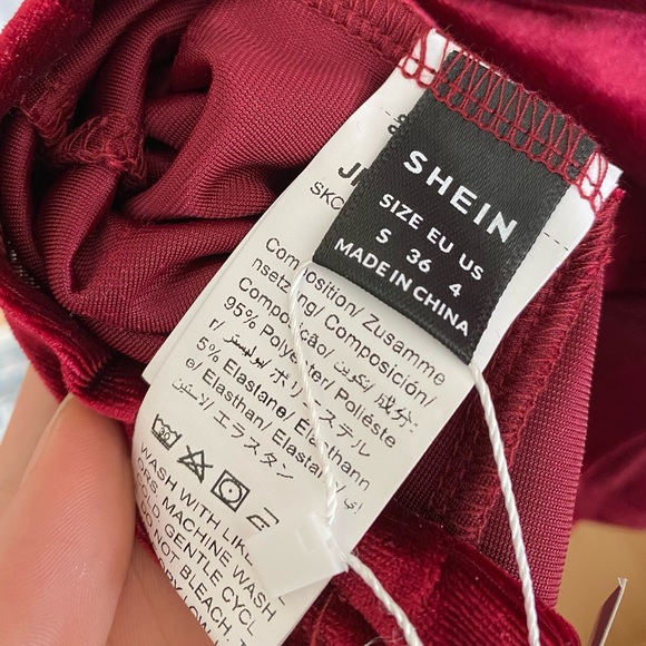 Velvet Sweetheart Neck Lantern Sleeve Top - Picture 7 of 10